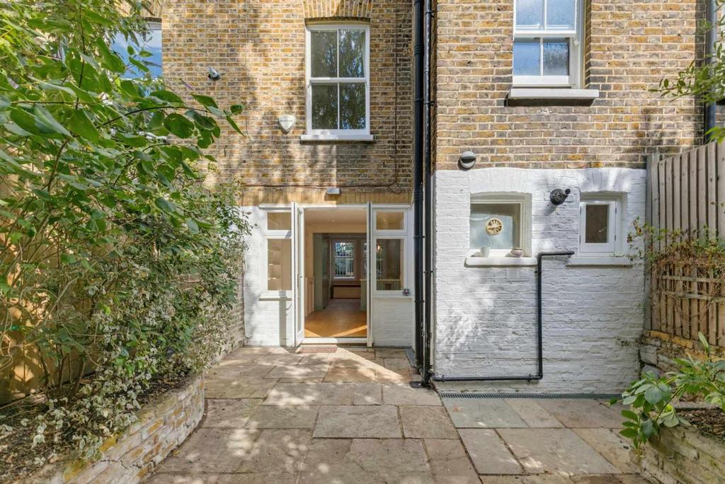House in London - View 2