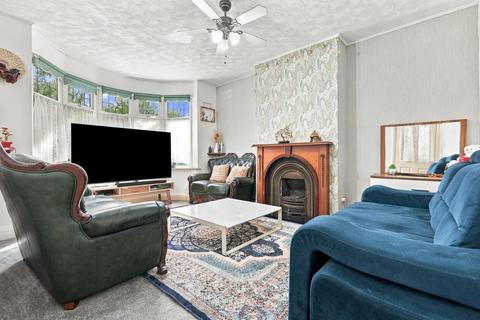 3 bedroom semi-detached house to rent, Ashley Avenue, Ilford IG6