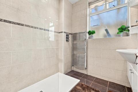 3 bedroom semi-detached house to rent, Ashley Avenue, Ilford IG6