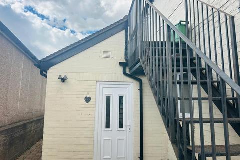 2 bedroom apartment to rent, Long Street, Atherstone