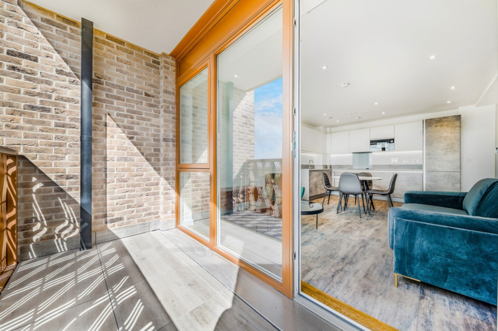 Apartment in Barking - View 3