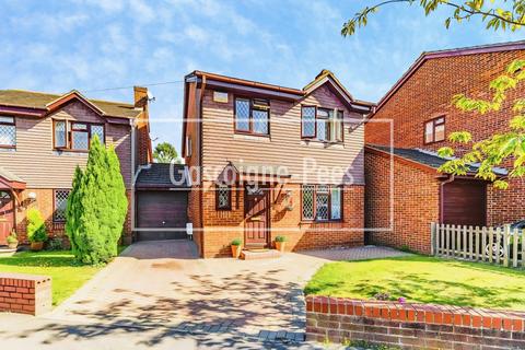 4 bedroom detached house to rent, Ellingham Road, Chessington, KT9