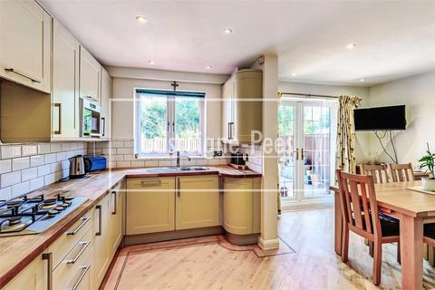 4 bedroom detached house to rent, Ellingham Road, Chessington, KT9