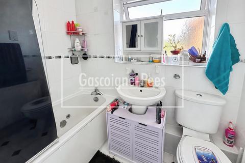 4 bedroom detached house to rent, Ellingham Road, Chessington, KT9
