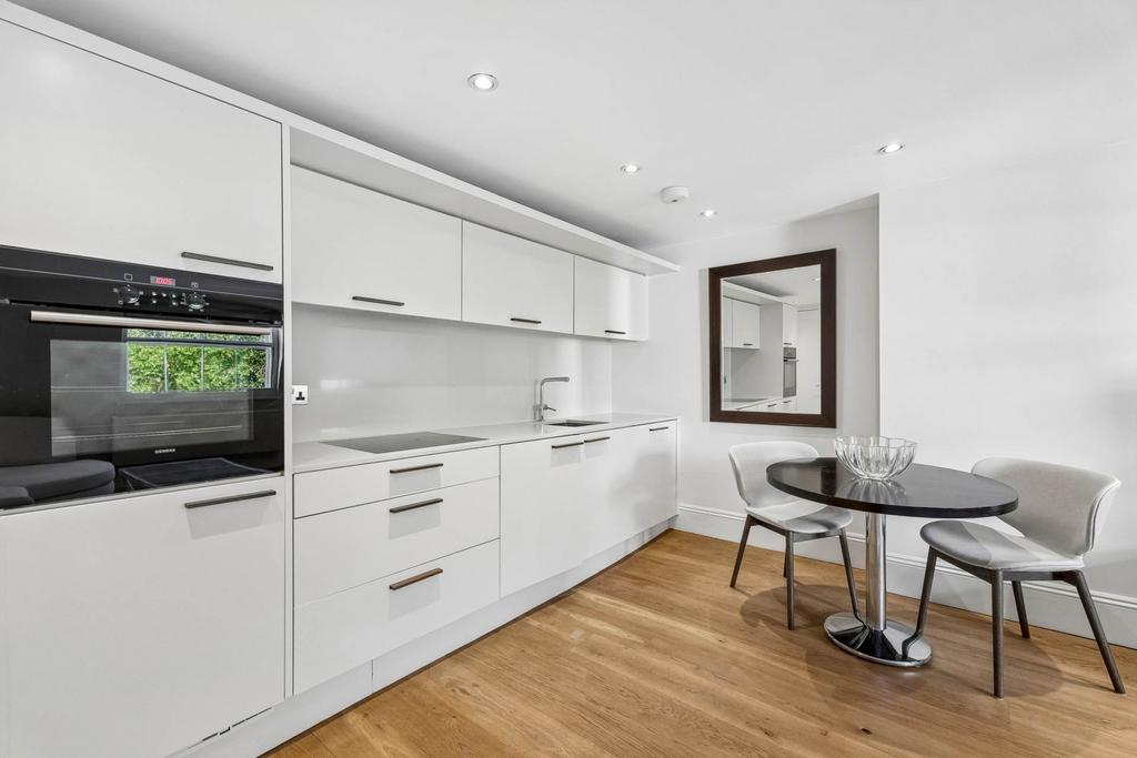 Apartment in London - View 5
