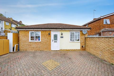 1 bedroom bungalow for sale, High Beech Road, Luton, Bedfordshire, LU3