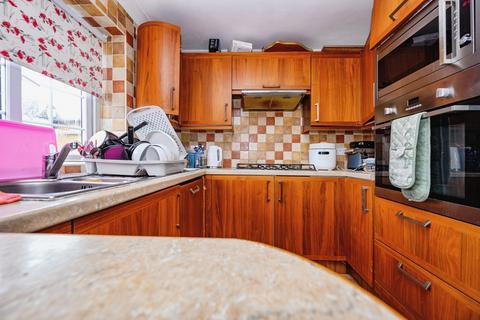 1 bedroom bungalow for sale, High Beech Road, Luton, Bedfordshire, LU3