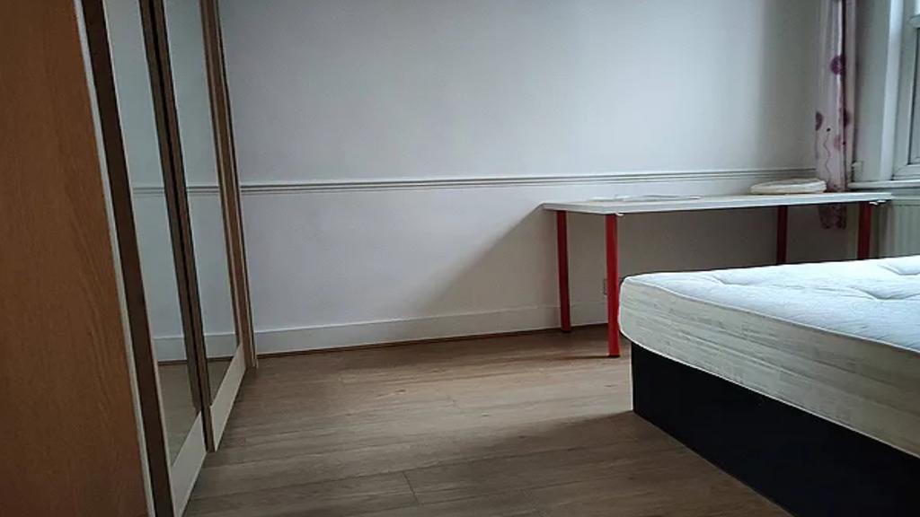 House in London - View 2