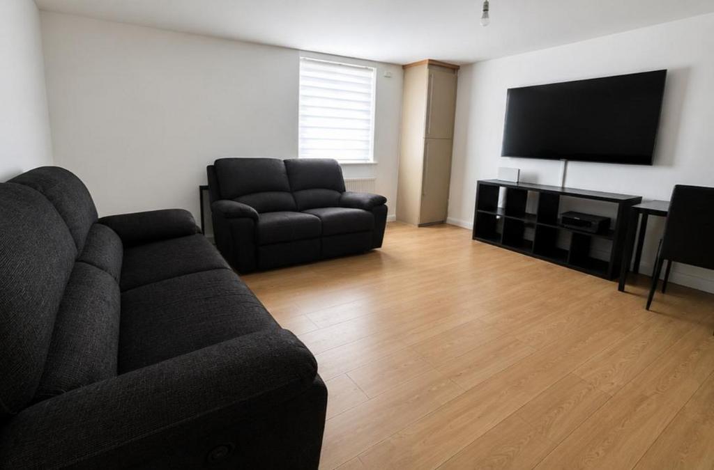 Apartment in ENFIELD - View 4