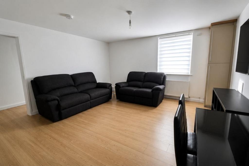 Apartment in ENFIELD - View 5