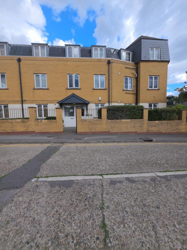 Apartment in ENFIELD - More