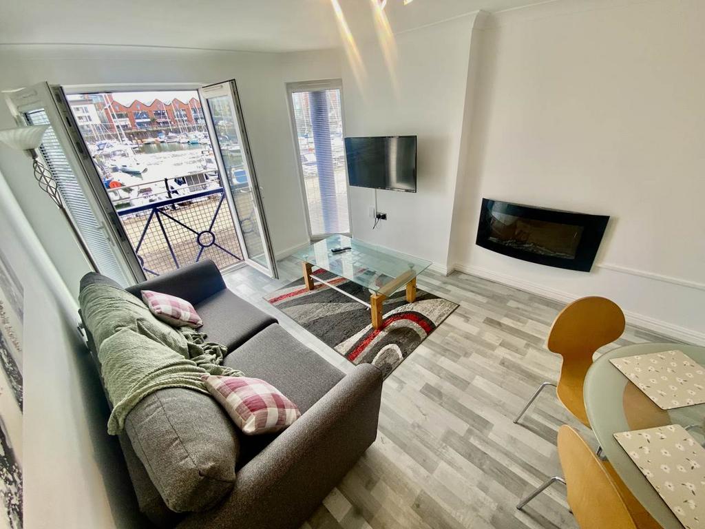 Apartment in Swansea - View 2
