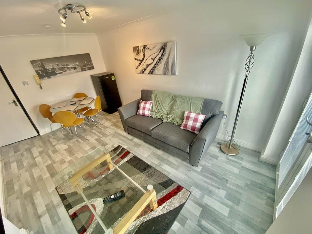 Apartment in Swansea - View 4