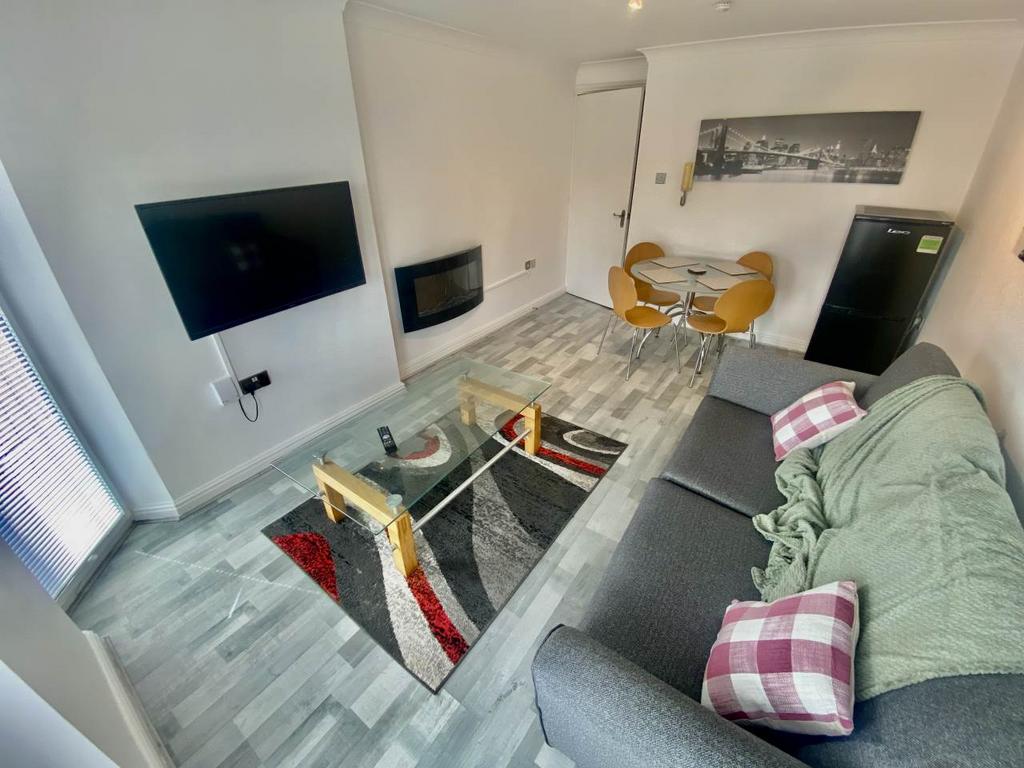 Apartment in Swansea - View 5