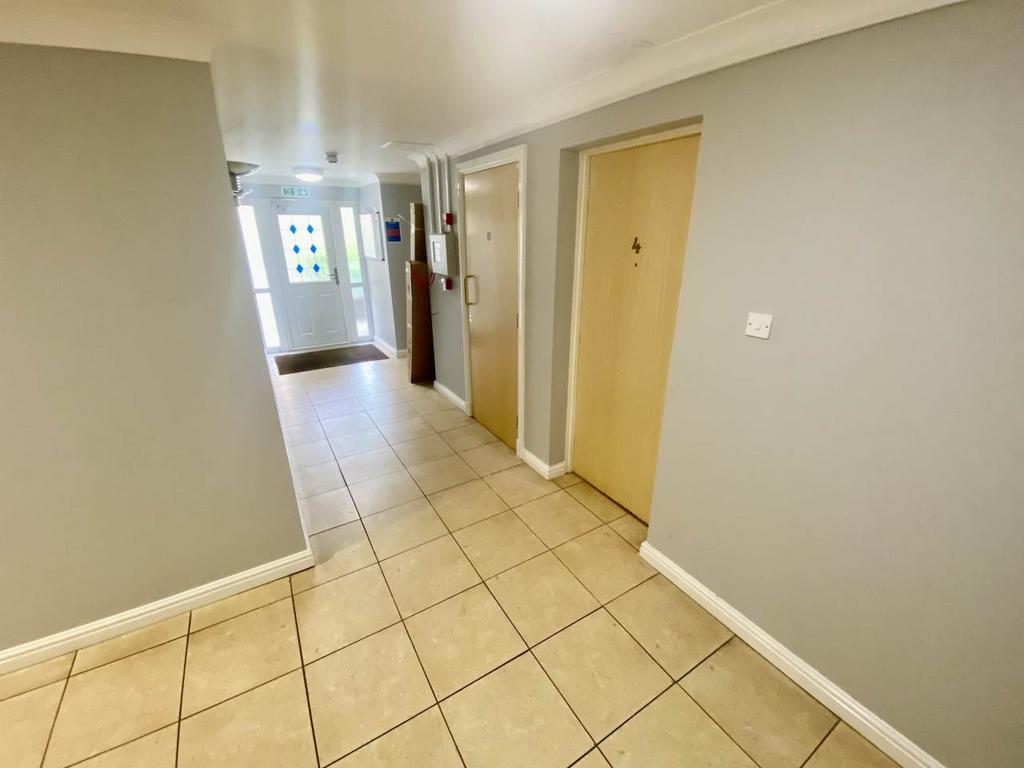 Apartment in Swansea - More