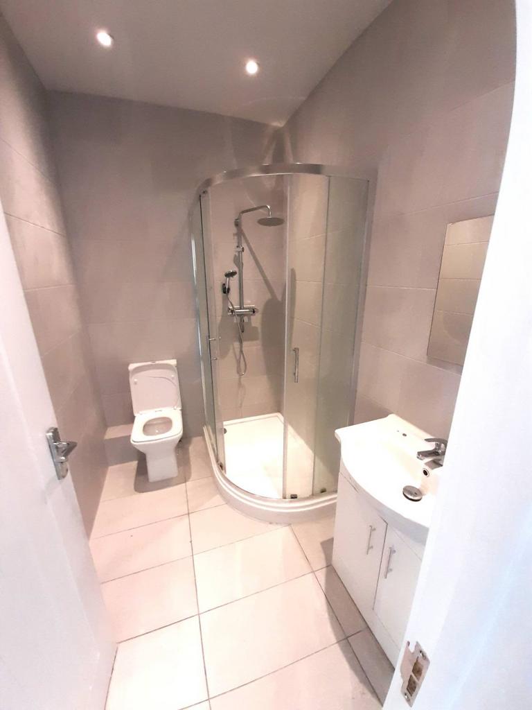 Apartment in SOUTHALL - View 5