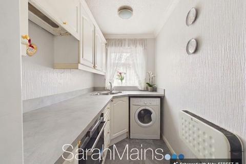 1 bedroom flat for sale, Celandine Way, Windy Nook, NE10