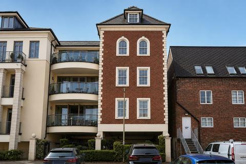 2 bedroom apartment to rent, Bakhaty House, Winchester, Furnished