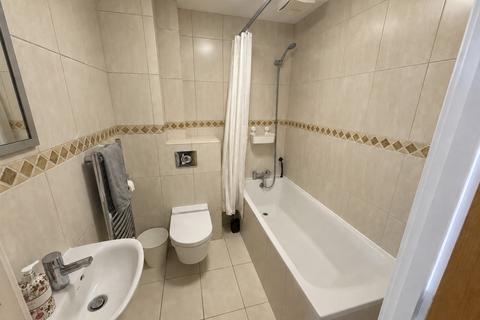 2 bedroom apartment to rent, Bakhaty House, Winchester, Furnished