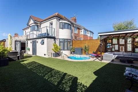 4 bedroom end of terrace house for sale, Maynard Avenue, Margate, CT9