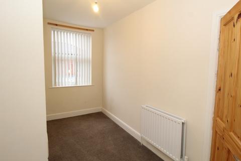 3 bedroom terraced house to rent, Essex Street, Ilkeston DE7