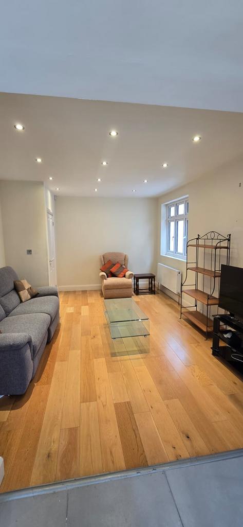 House in EDGWARE - View 4