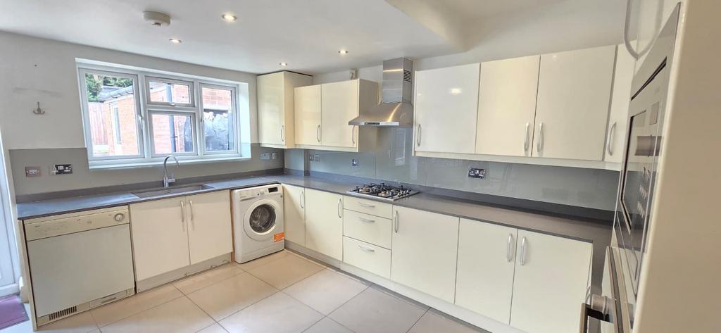 House in EDGWARE - More
