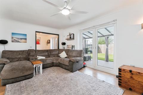 4 bedroom detached house for sale, Perry Close, Haddenham, Ely