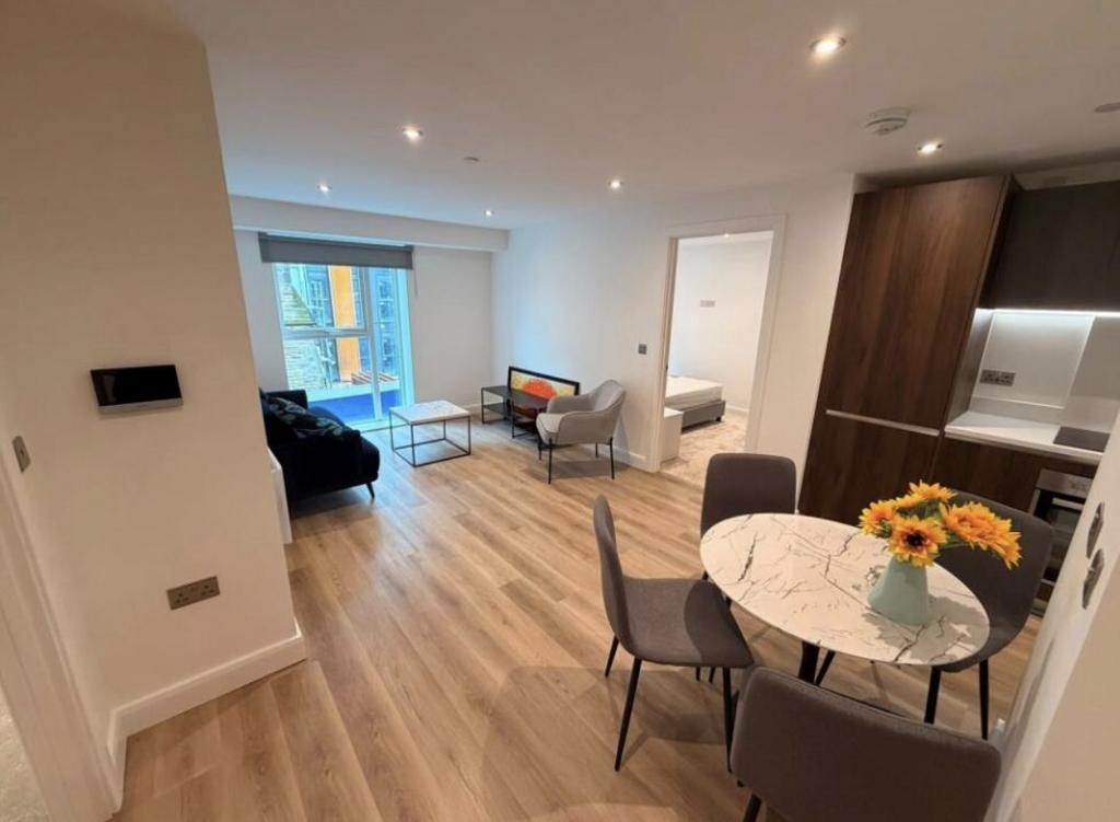 Apartment in LEEDS - View 3