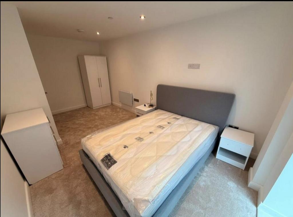 Apartment in LEEDS - More