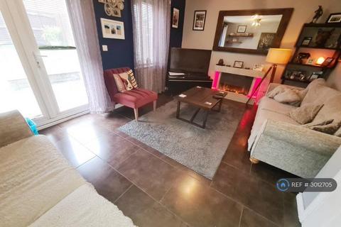 4 bedroom semi-detached house to rent, Cornwall St, Manchester, M11