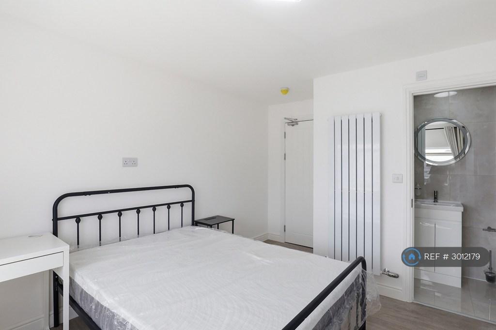 House in Mitcham - View 4