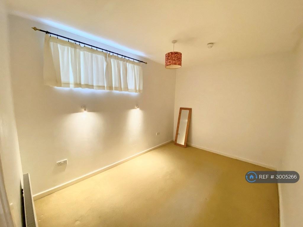 Apartment in Bristol - View 3
