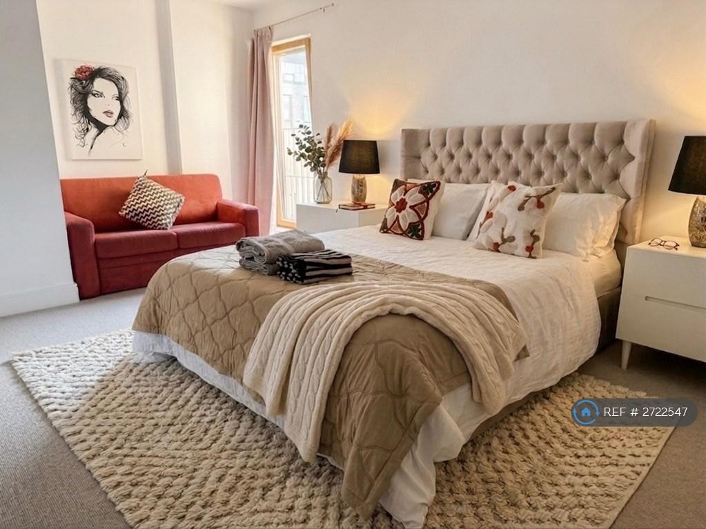 Apartment in London - View 3