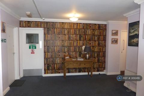 Studio to rent, Phoenix House, Hatfield, AL10