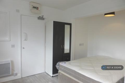 Studio to rent, Phoenix House, Hatfield, AL10