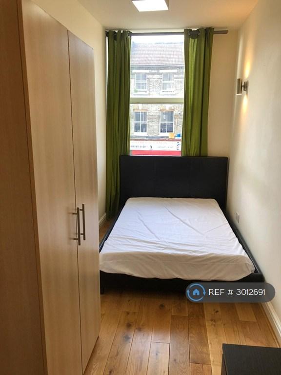 Apartment in London - View 5