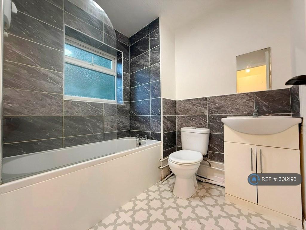 Apartment in Salford - More