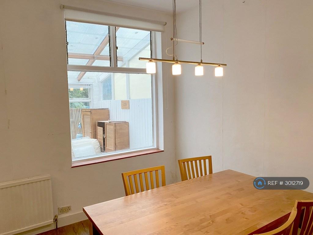 House in London - View 2