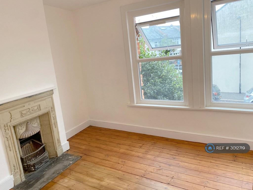 House in London - View 5