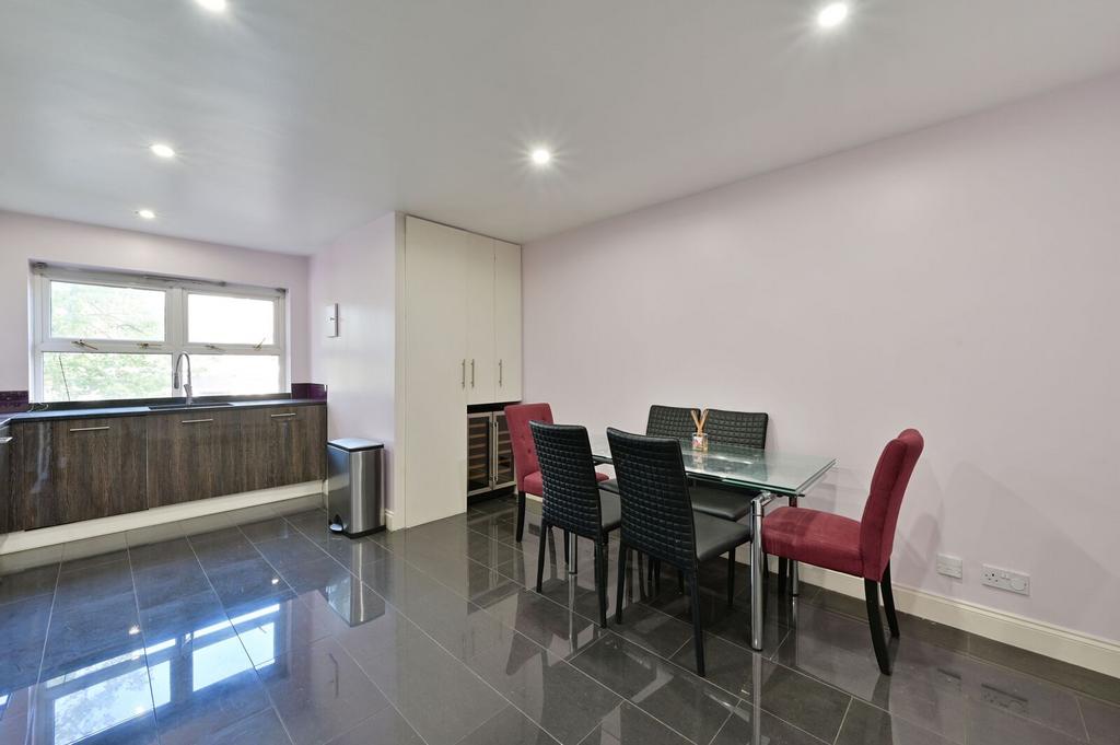 Apartment in London - View 2