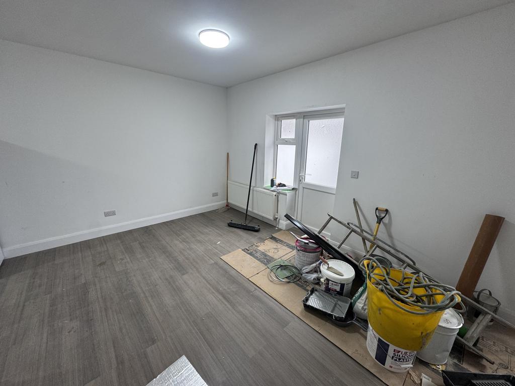 Apartment in Southall - View 2