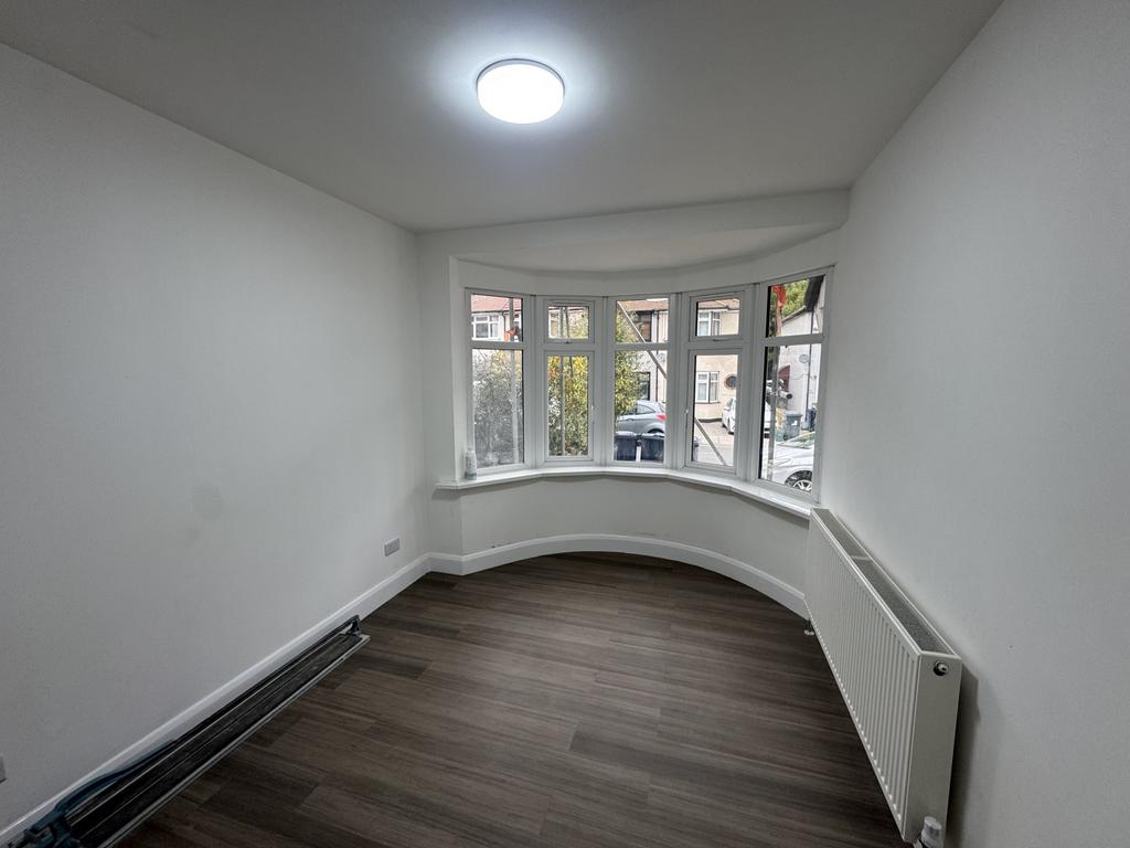 Apartment in Southall - View 3