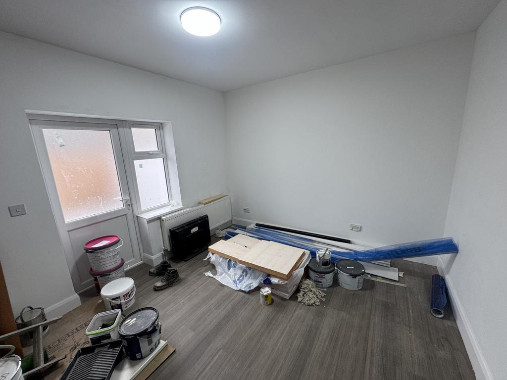 Apartment in Southall - View 4