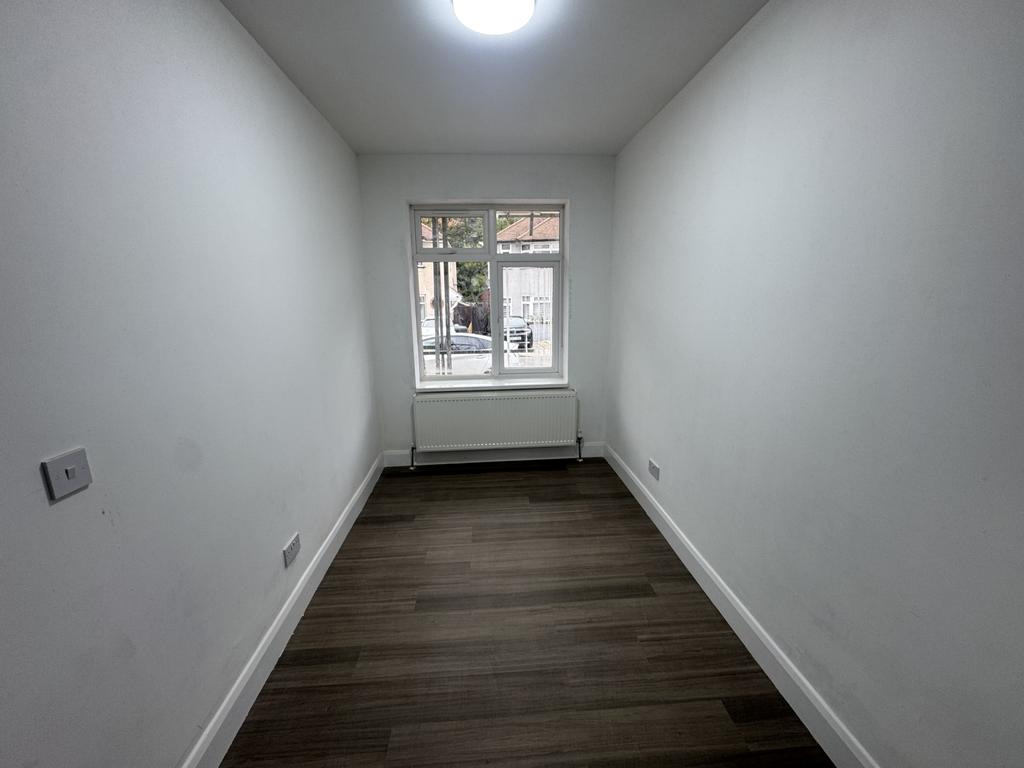Apartment in Southall - View 5