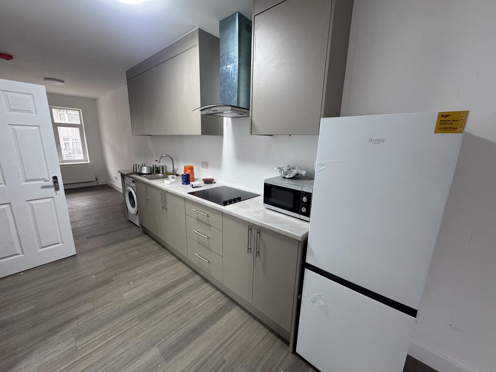 Apartment in Southall - More
