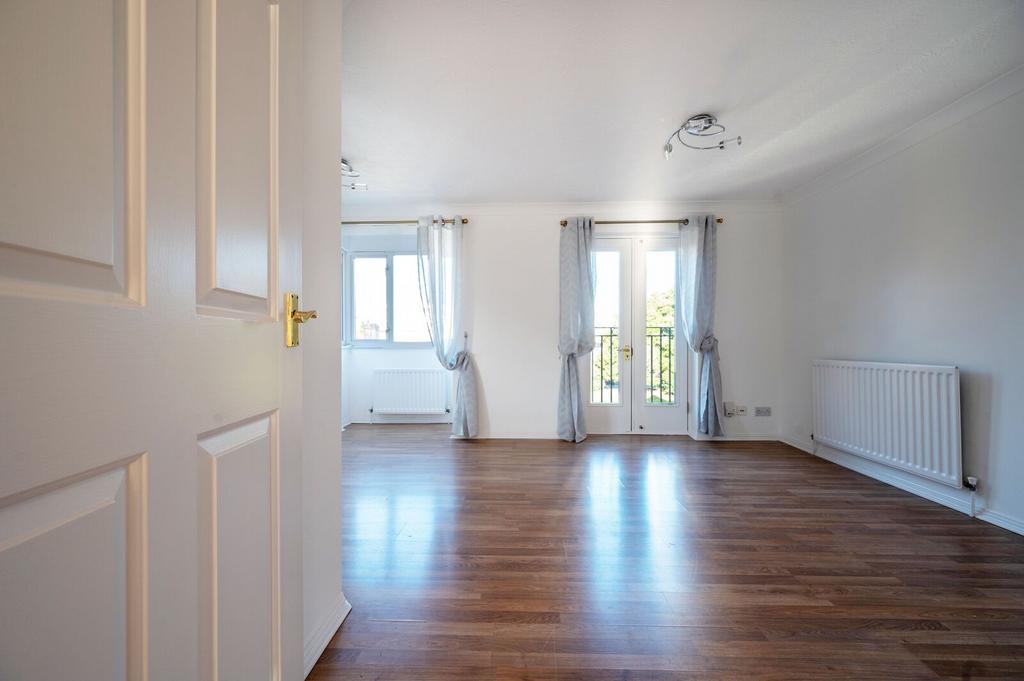 Apartment in Kingston upon Thames - View 2