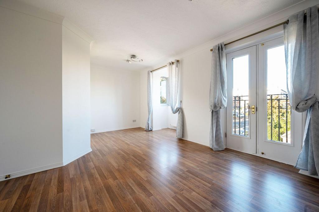 Apartment in Kingston upon Thames - View 3