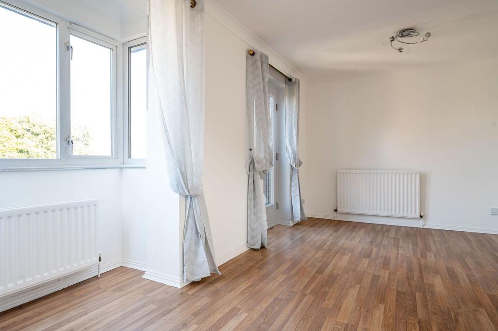 Apartment in Kingston upon Thames - View 4