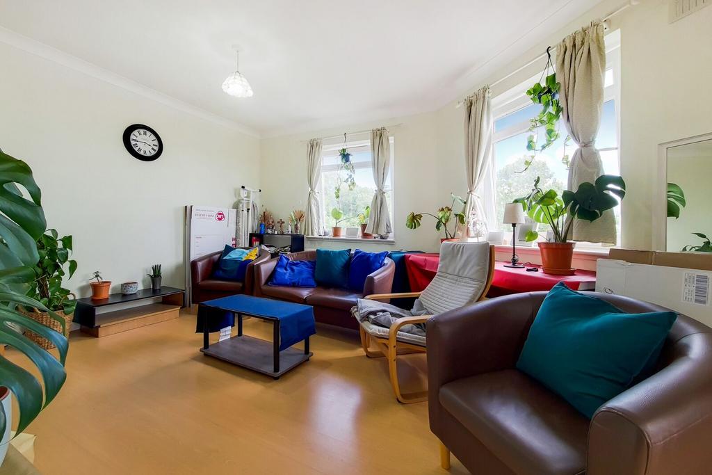 Apartment in Kingston upon Thames - View 5